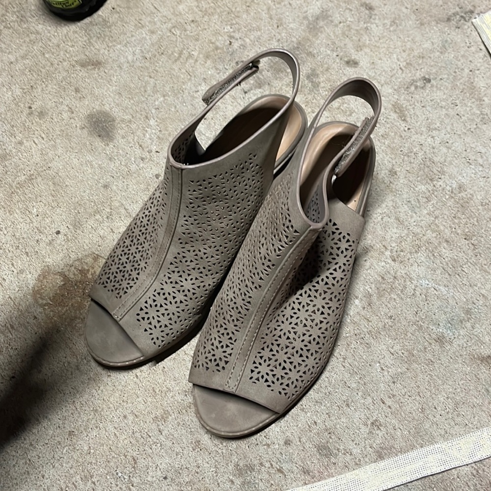 Women’s chunk heel